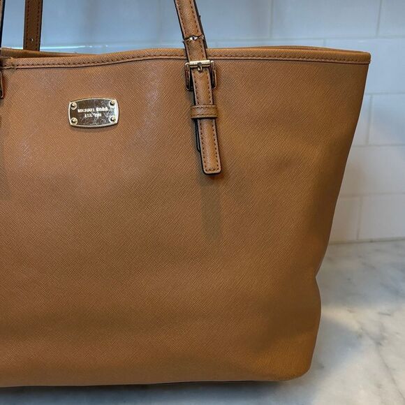 Michael Kors Charlotte Jet Set Saffiano Leather Clip XL Tote Handbag - Picture 3 of 16